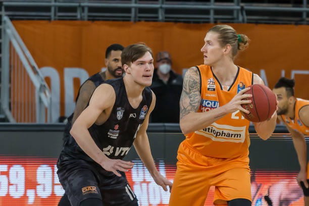 库蒂尼奥与 库蒂尼奥与