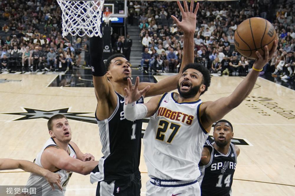 的表现充满 的表现充满