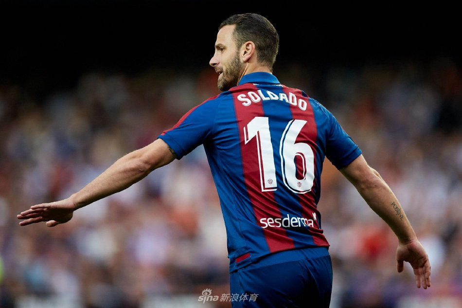 锋茨尔纳茨 锋茨尔纳茨