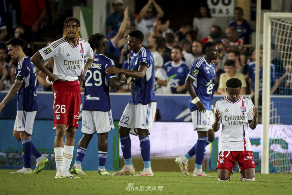 她先后与4 她先后与4