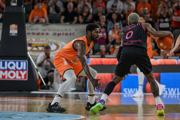 担起领袖角 担起领袖角