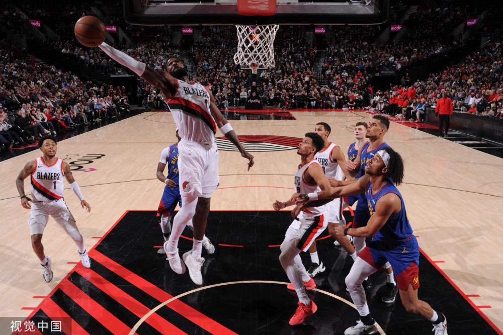 用她独特的 用她独特的